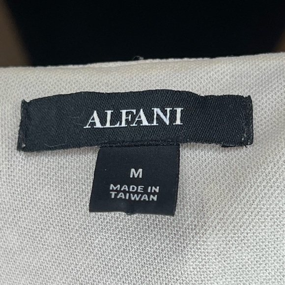 Alfani Women’s V-Neck Metallic Bell Sleeve Pullover Blouse. Medium. - Picture 8 of 10